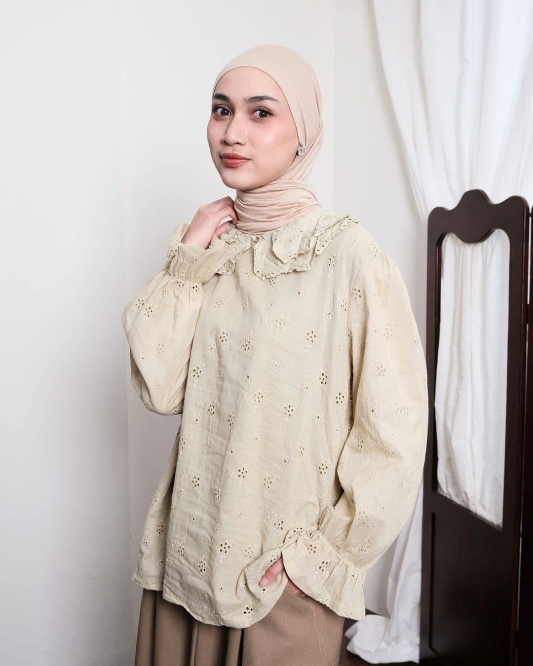 Meira Long Sleeve Cotton Lace Collar Top