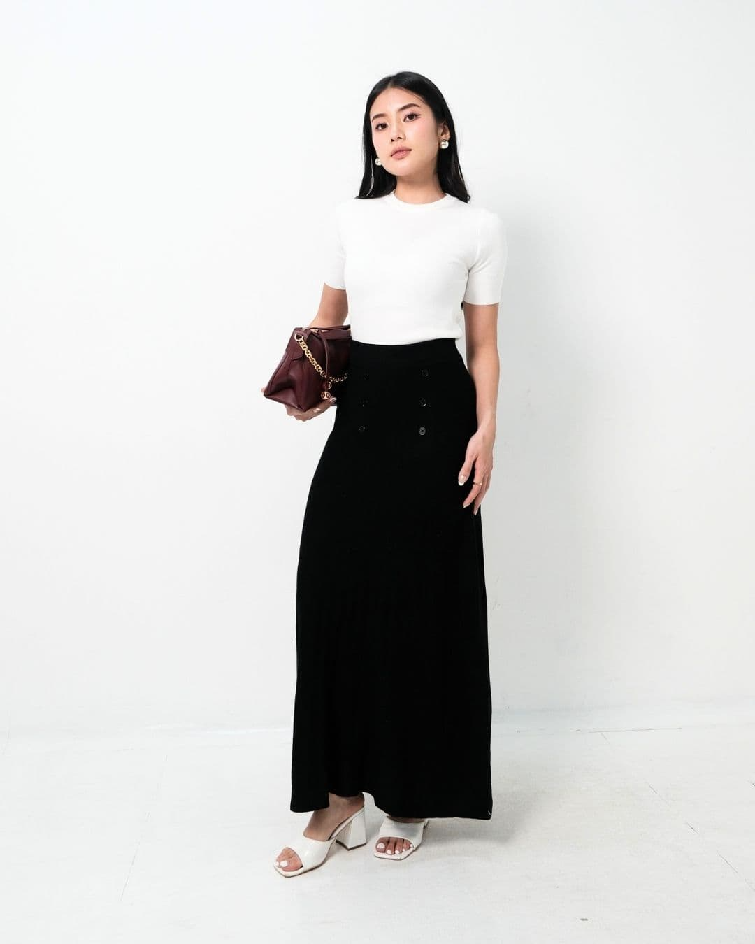 Isyana Long Flared Knit Skirt (Black)