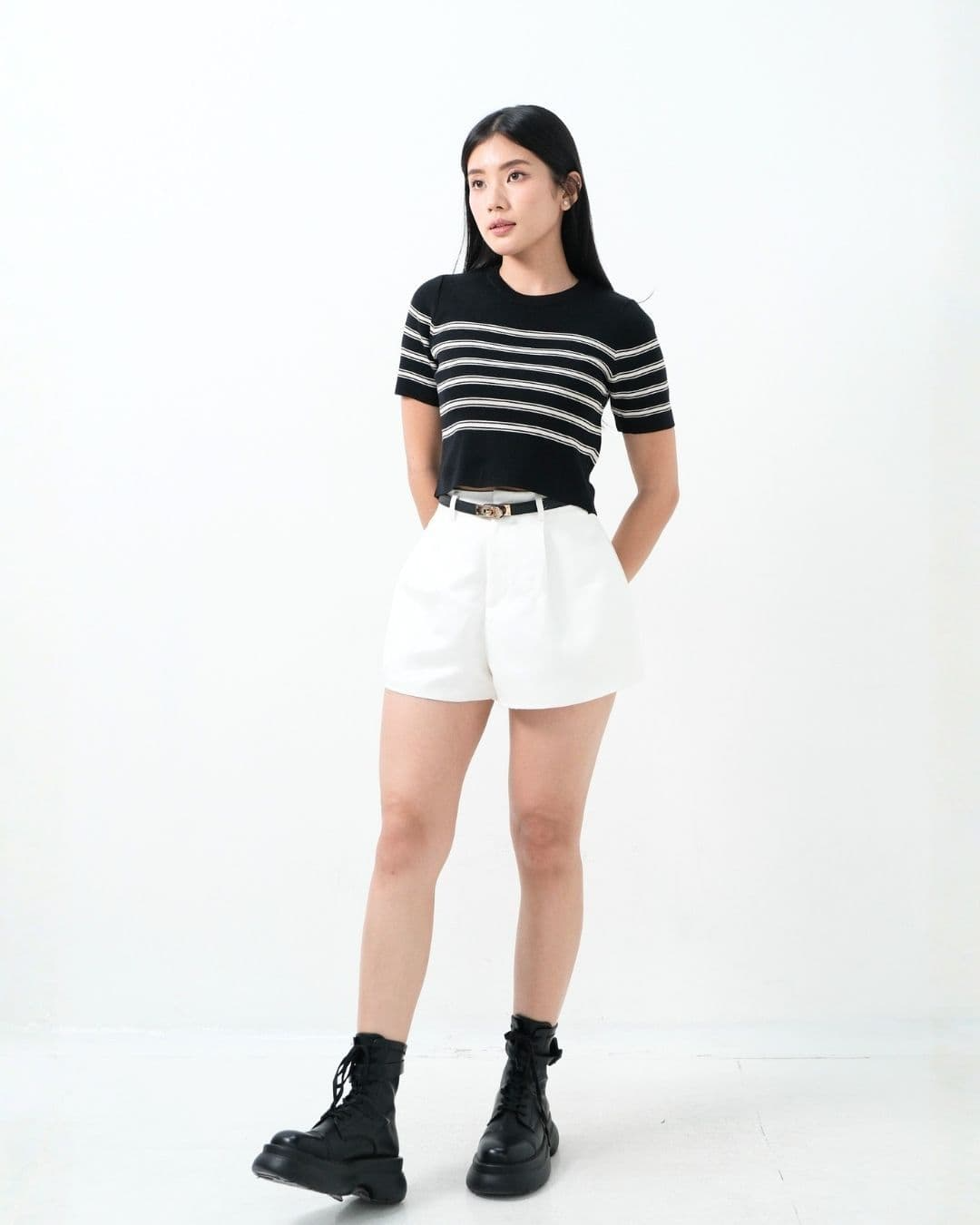 Senatte Short Sleeve Crop Knit Top