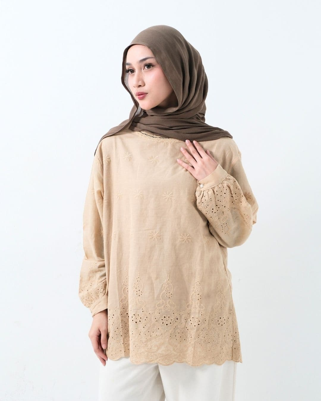 Ghaniya Cotton Lace O Neck Top
